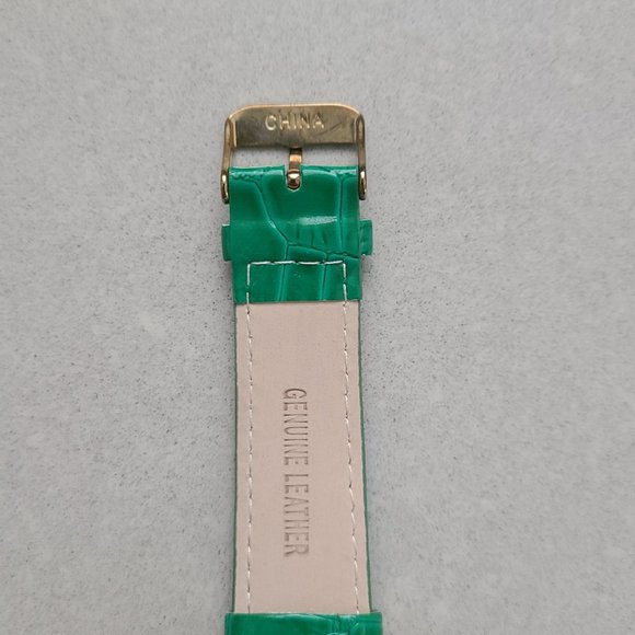 NWOT Green Manhattan Watch - Picture 8 of 8